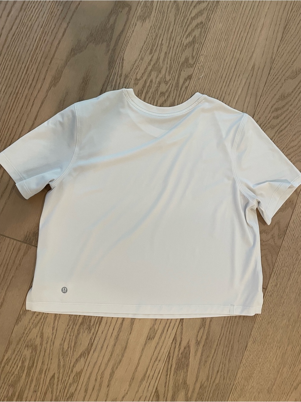 Lululemon ultra lightweight cropped tee